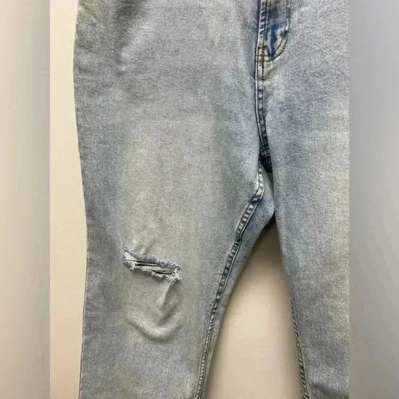 George Mom Jeans Distressed Relaxed Fit Light Wash Denim  Size 18 - Picture 3 of 5